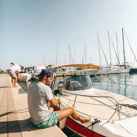 Apartament Em Kastelo *